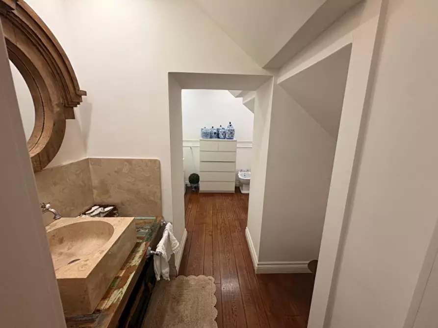 Immagine 18 di Appartamento in vendita  in via purgatorio a Torre Del Greco