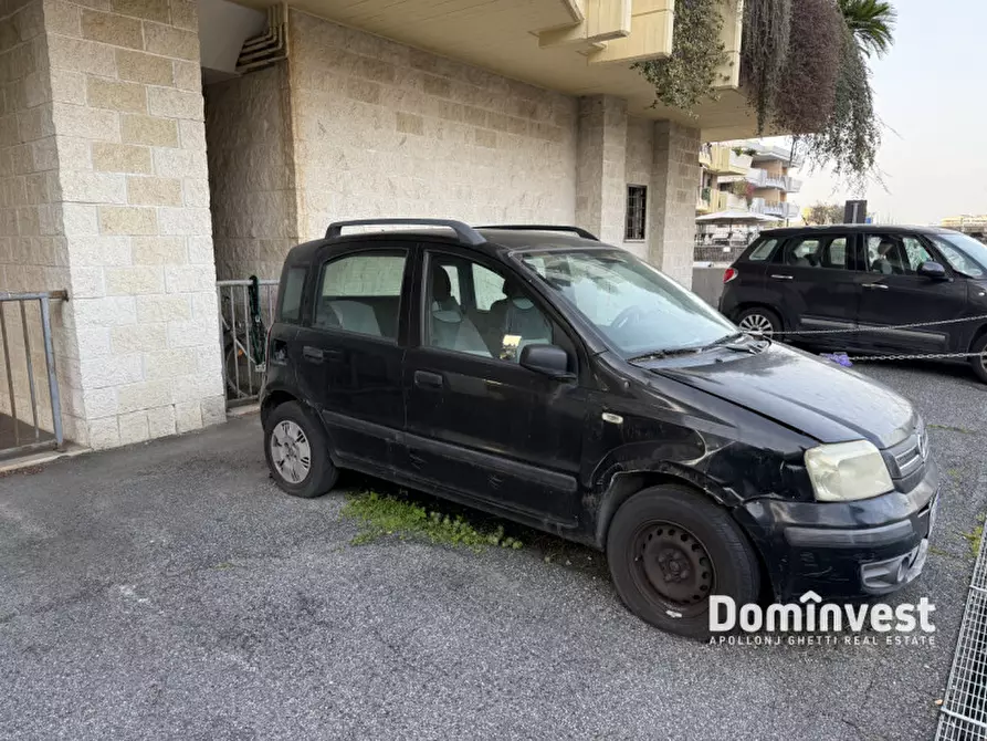 Immagine 1 di Posto auto in vendita  in Via Villa di Faonte a Roma