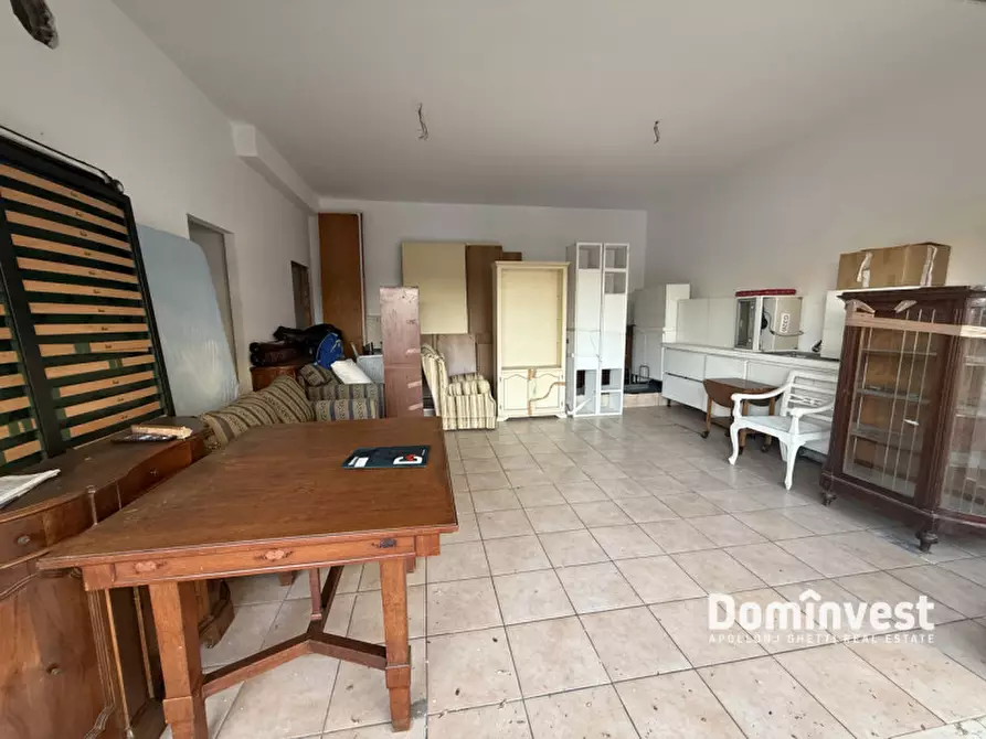 Immagine 1 di Negozio in vendita  in Via Villa di Faonte a Roma