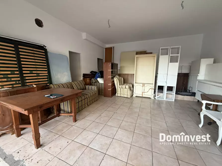 Immagine 2 di Negozio in vendita  in Via Villa di Faonte a Roma