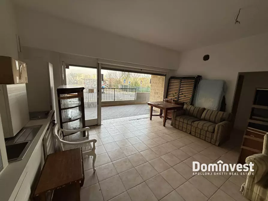 Immagine 3 di Negozio in vendita  in Via Villa di Faonte a Roma