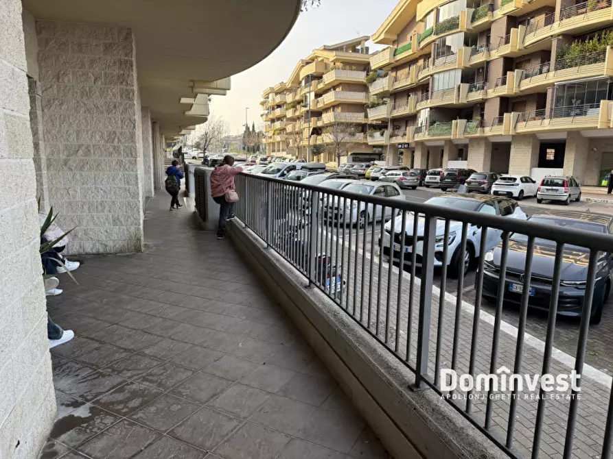 Immagine 6 di Negozio in vendita  in Via Villa di Faonte a Roma