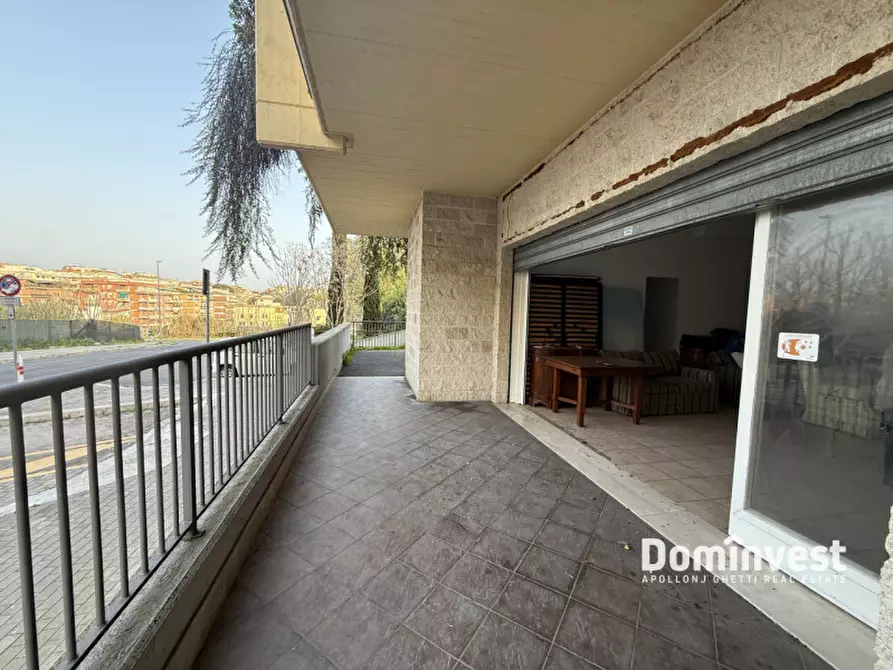 Immagine 8 di Negozio in vendita  in Via Villa di Faonte a Roma