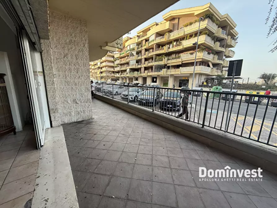 Immagine 9 di Negozio in vendita  in Via Villa di Faonte a Roma