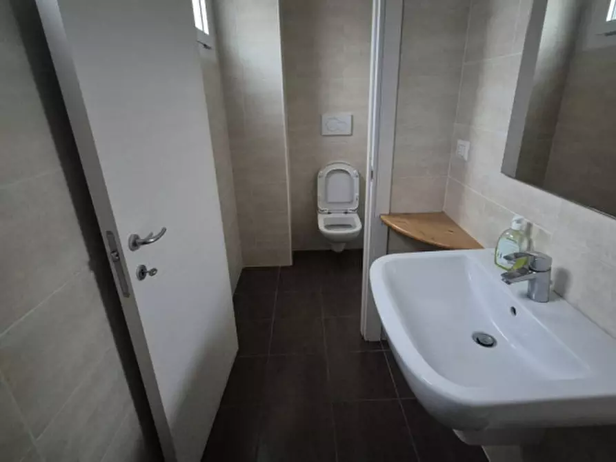 Immagine 11 di Ufficio in vendita  in VIA CAVOUR 20 a Cavezzo