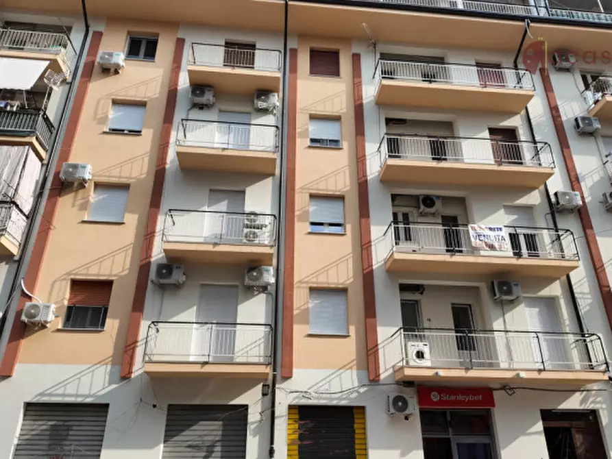 Immagine 1 di Negozio in vendita  in Via Piave 128 a Palermo