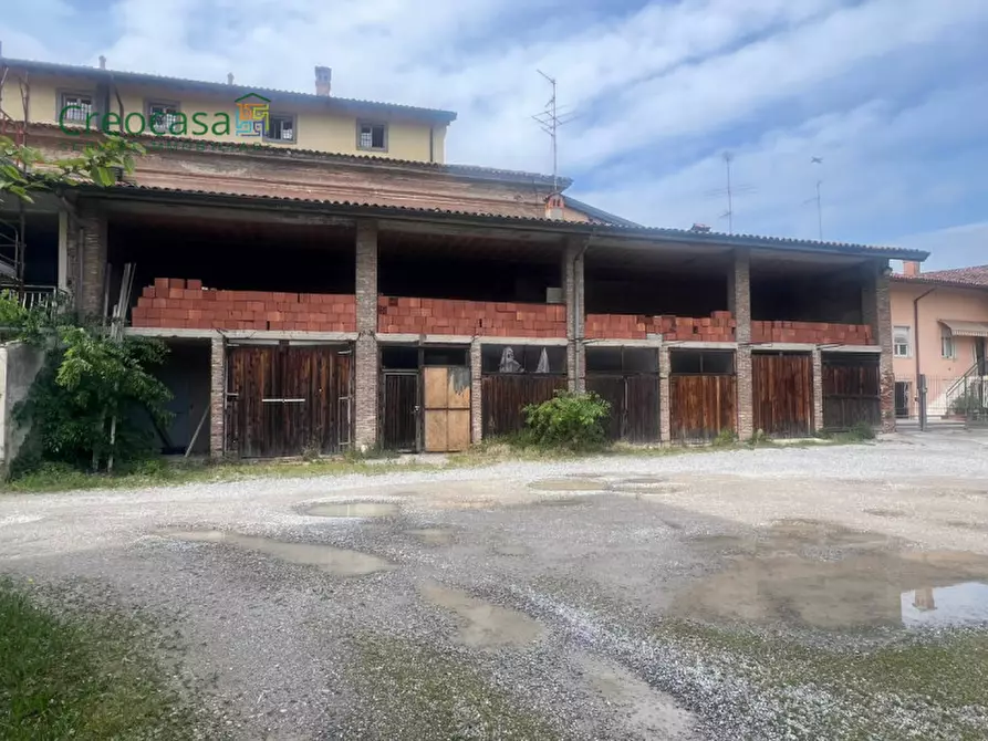 Immagine 2 di Rustico / casale in vendita  a Stezzano