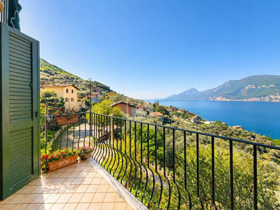 Immagine 1 di Appartamento in vendita  in Via Ugo Foscolo a Brenzone