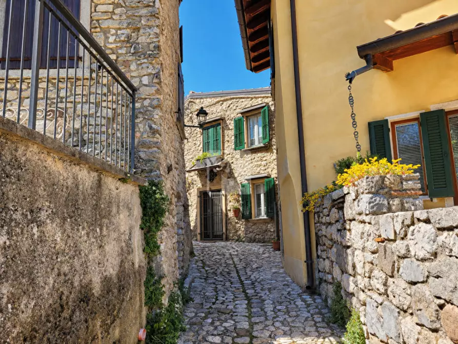 Immagine 2 di Appartamento in vendita  in Via Ugo Foscolo a Brenzone