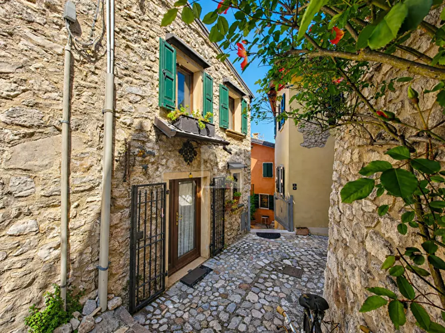 Immagine 4 di Appartamento in vendita  in Via Ugo Foscolo a Brenzone