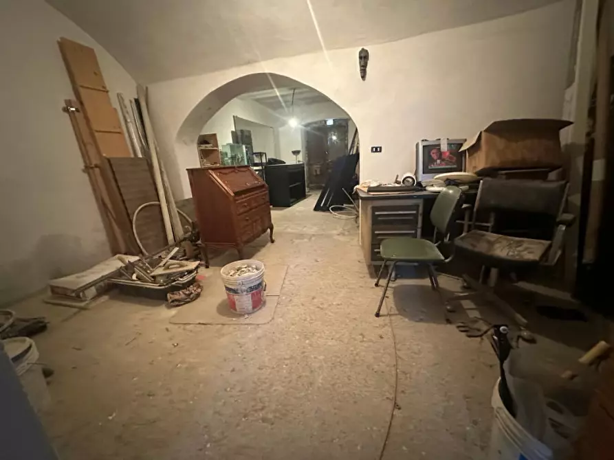 Immagine 1 di Magazzino in vendita  in Via Luigi Corsi a Savona