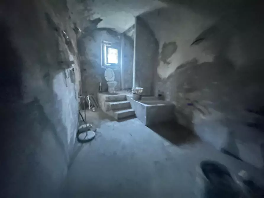 Immagine 6 di Magazzino in vendita  in Via Luigi Corsi a Savona