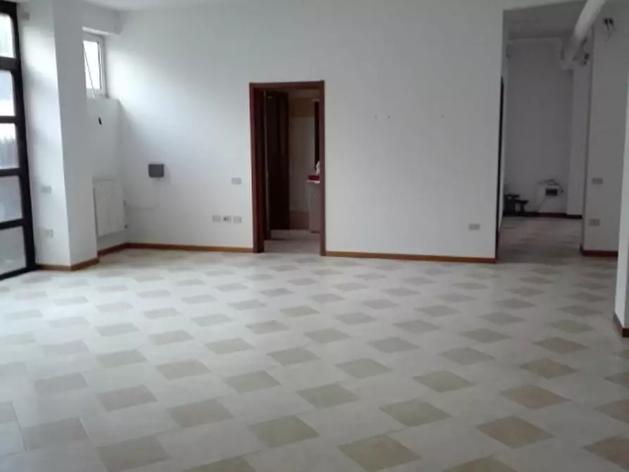 Immagine 3 di Laboratorio in vendita  in Via Apelle a Milano