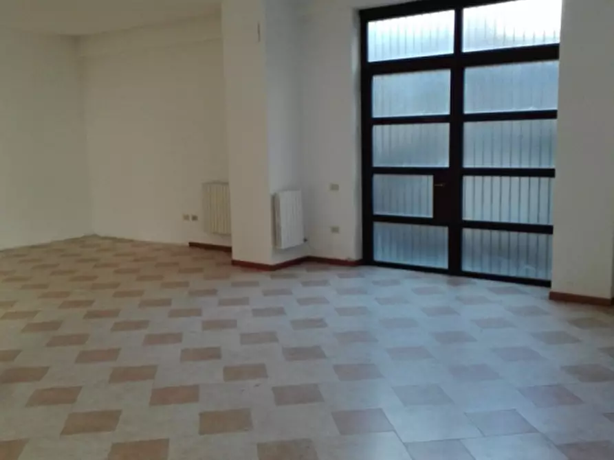 Immagine 4 di Laboratorio in vendita  in Via Apelle a Milano