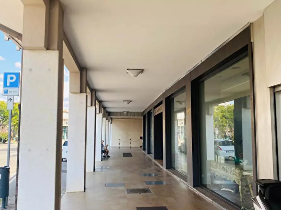 Immagine 2 di Negozio in vendita  in Via Armando Diaz a Abano Terme