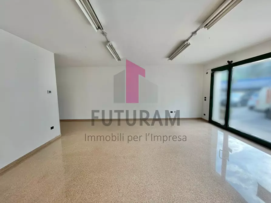 Immagine 5 di Negozio in affitto  a Isola Vicentina