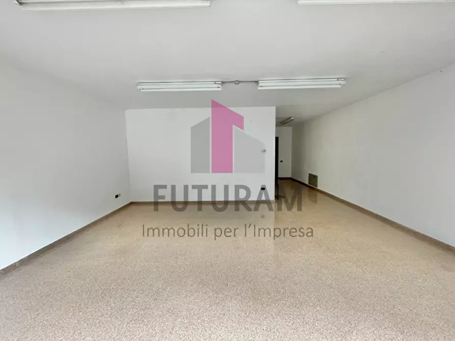 Immagine 7 di Negozio in affitto  a Isola Vicentina