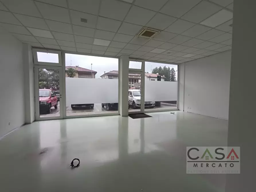 Immagine 1 di Negozio in affitto  in Via San Rocco 32 a Maniago