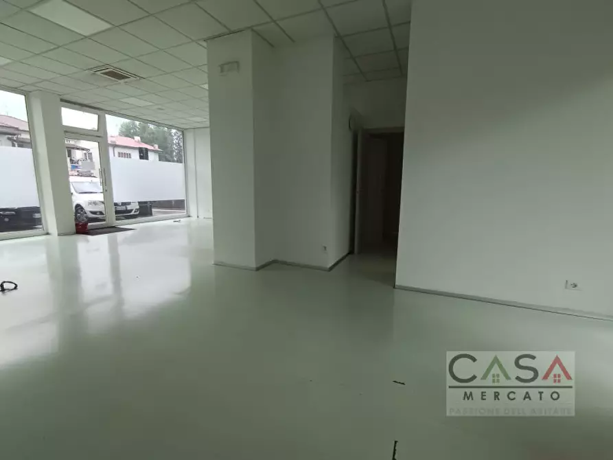 Immagine 2 di Negozio in affitto  in Via San Rocco 32 a Maniago