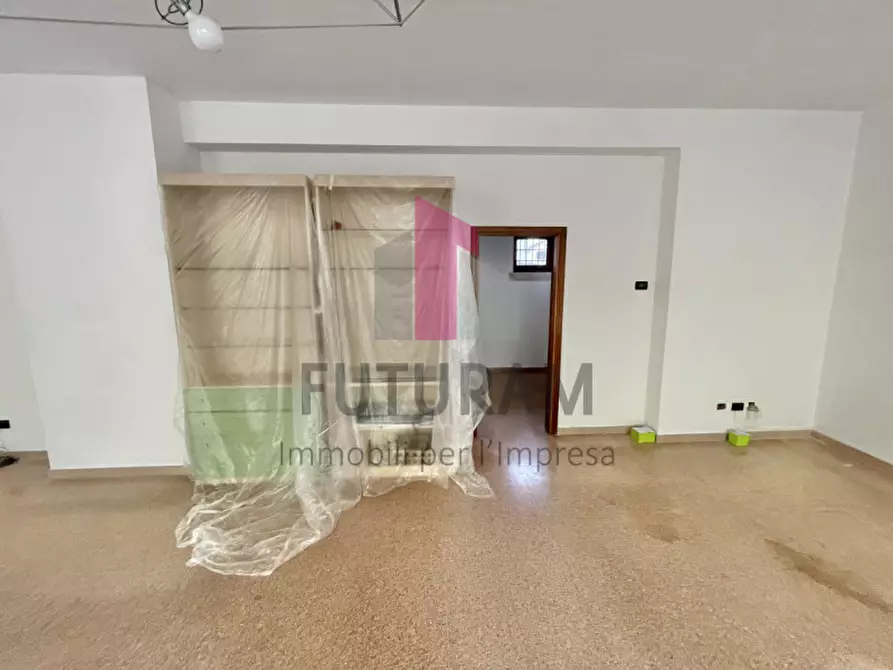 Immagine 15 di Negozio in affitto  a Isola Vicentina