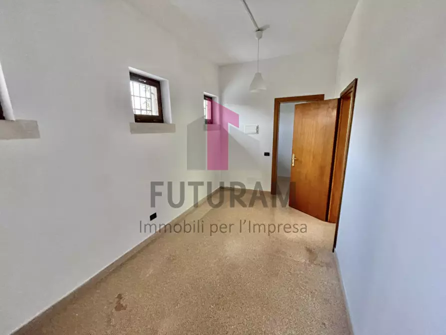 Immagine 18 di Negozio in affitto  a Isola Vicentina
