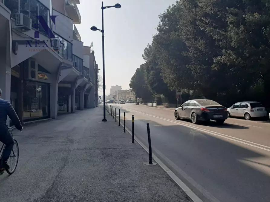Immagine 5 di Negozio in vendita  in via roma 39 a Fano