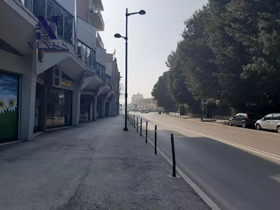 Immagine 6 di Negozio in vendita  in via roma 39 a Fano