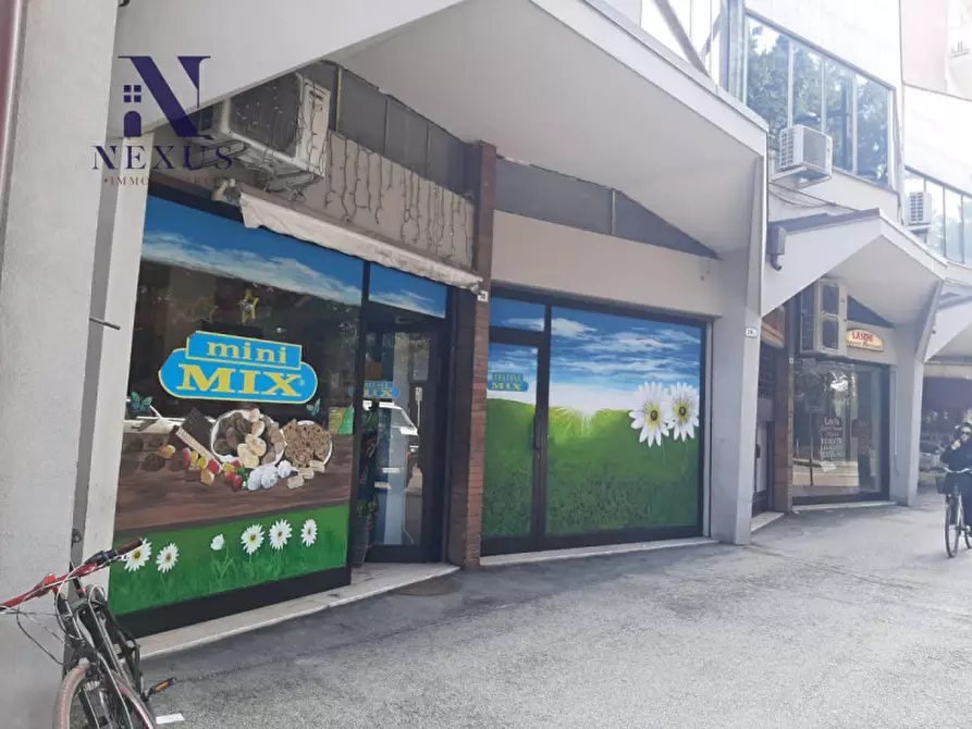 Immagine 8 di Negozio in vendita  in via roma 39 a Fano