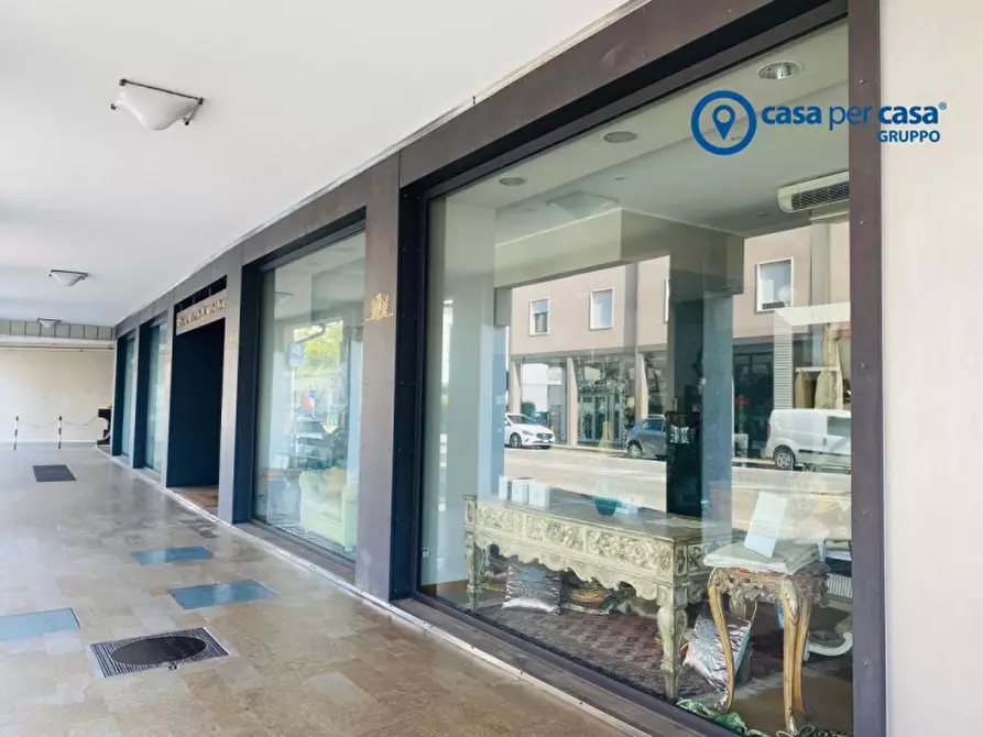 Immagine 1 di Negozio in affitto  in Via Armando Diaz a Abano Terme