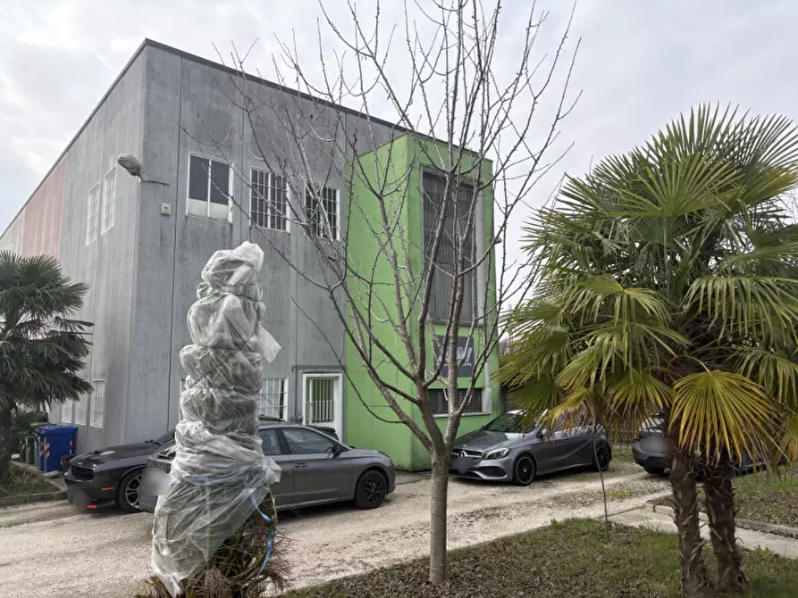 Immagine 1 di Capannone industriale in vendita  in Via Ugo Foscolo a Vigonza