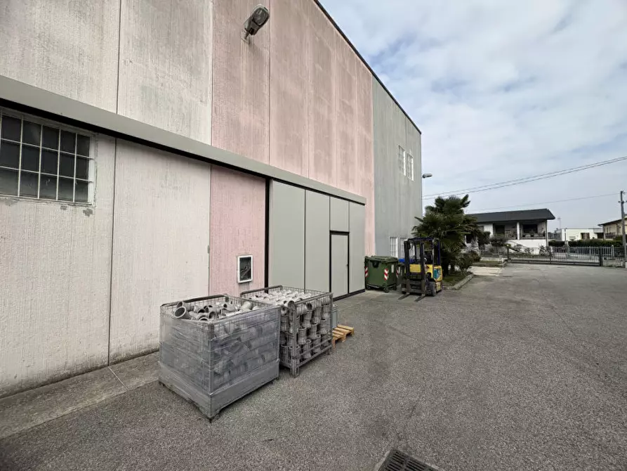 Immagine 12 di Capannone industriale in vendita  in Via Ugo Foscolo a Vigonza