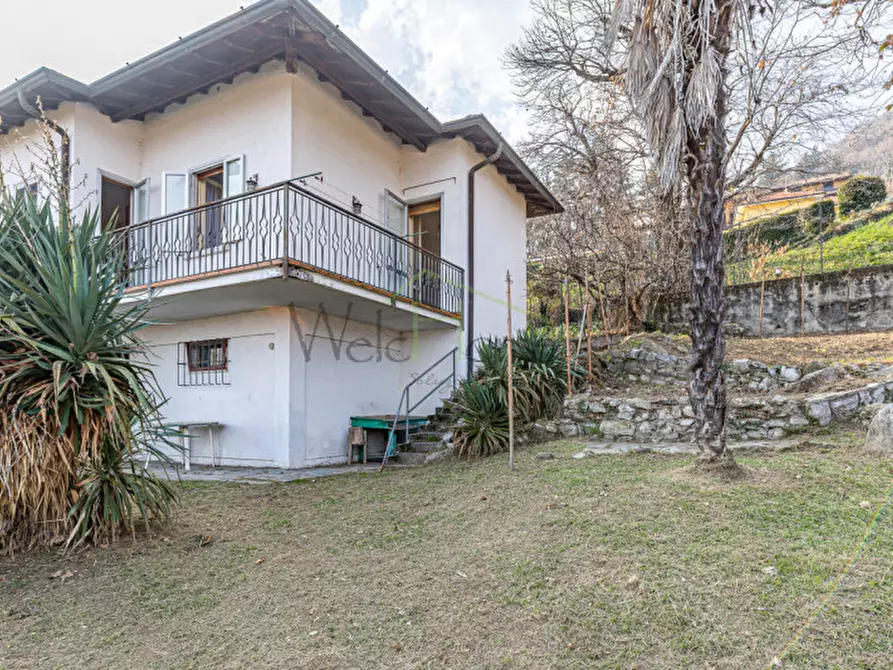 Immagine 6 di Villa in vendita  in Via dei Faggi a Erba