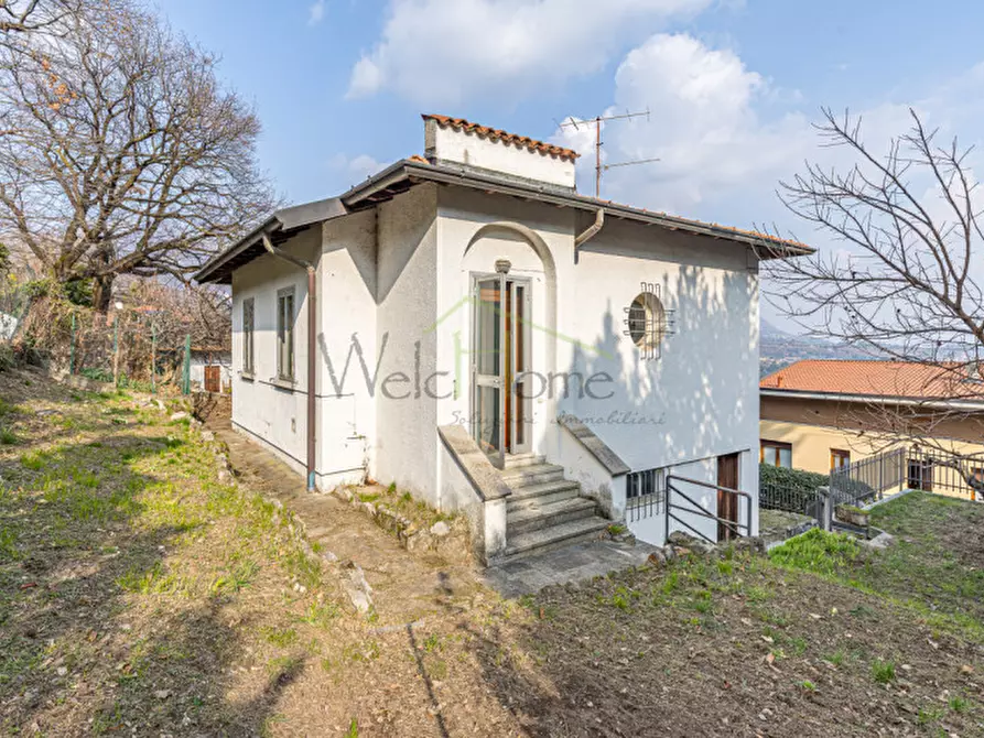 Immagine 8 di Villa in vendita  in Via dei Faggi a Erba