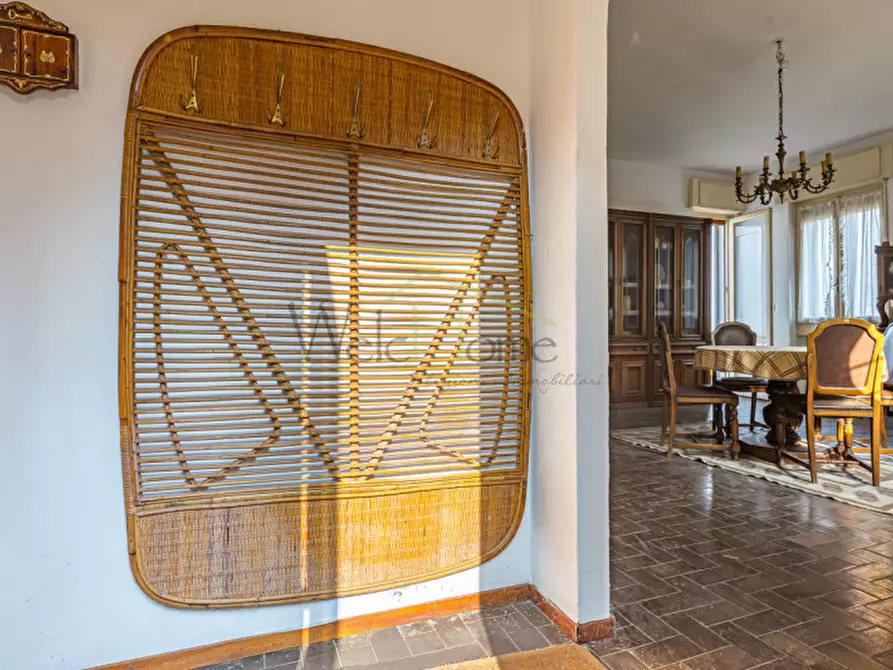 Immagine 9 di Villa in vendita  in Via dei Faggi a Erba