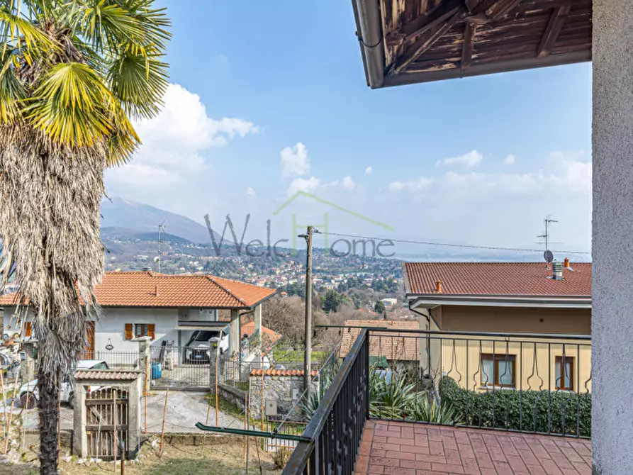 Immagine 13 di Villa in vendita  in Via dei Faggi a Erba