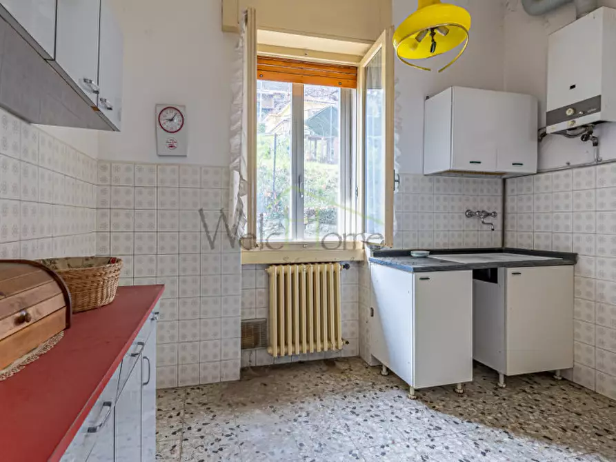 Immagine 16 di Villa in vendita  in Via dei Faggi a Erba