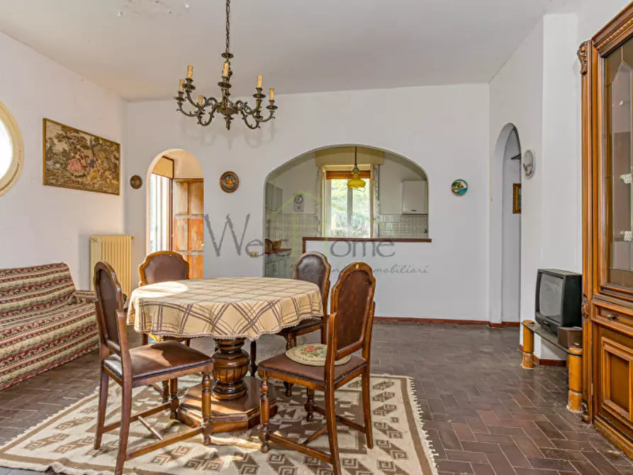 Immagine 15 di Villa in vendita  in Via dei Faggi a Erba