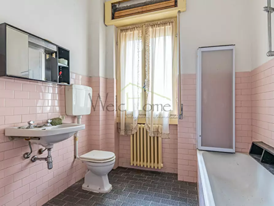 Immagine 21 di Villa in vendita  in Via dei Faggi a Erba