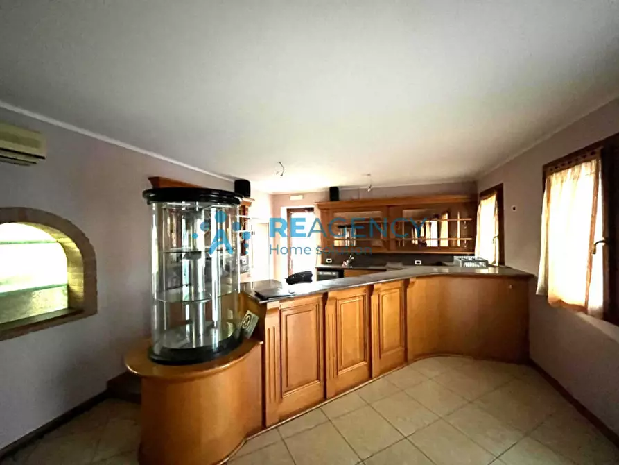 Immagine 2 di Attività commerciale in affitto  a Costabissara