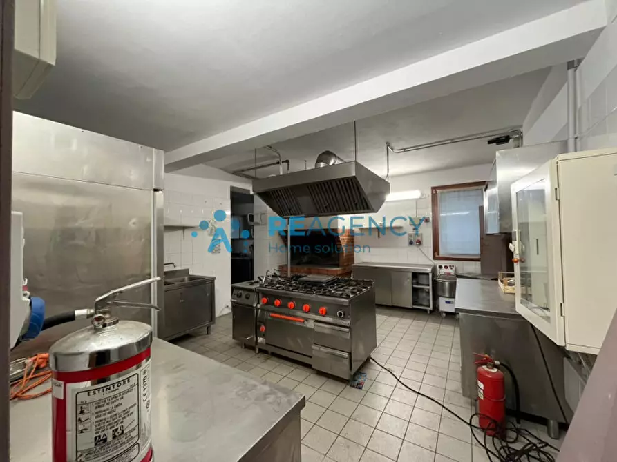 Immagine 4 di Attività commerciale in affitto  a Costabissara