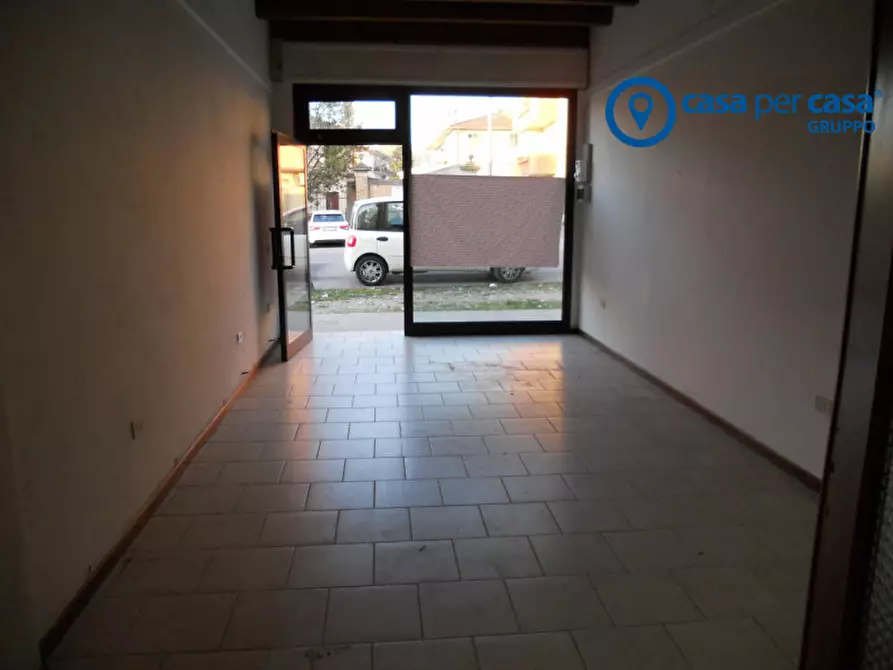 Immagine 3 di Negozio in vendita  in Via Chieppara a Adria