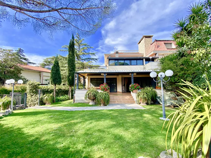 Immagine 2 di Villa in vendita  in Via Gaetano Koch a Roma