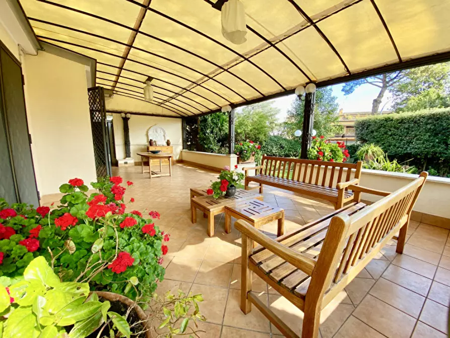 Immagine 5 di Villa in vendita  in Via Gaetano Koch a Roma