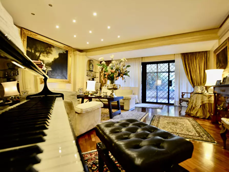 Immagine 13 di Villa in vendita  in Via Gaetano Koch a Roma