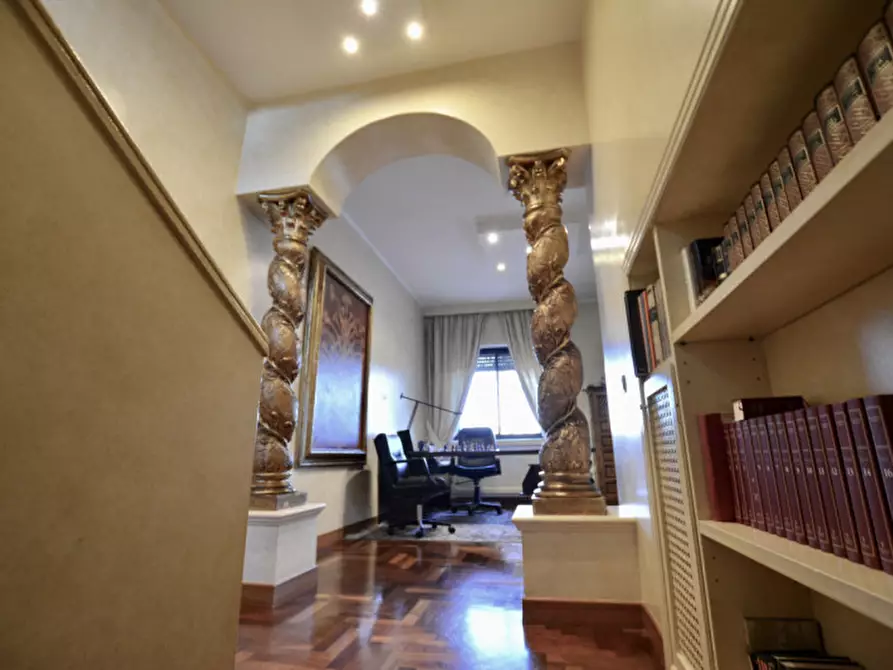 Immagine 18 di Villa in vendita  in Via Gaetano Koch a Roma
