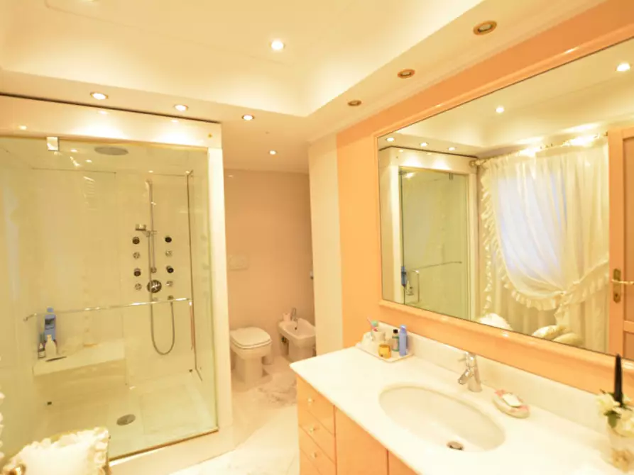 Immagine 27 di Villa in vendita  in Via Gaetano Koch a Roma