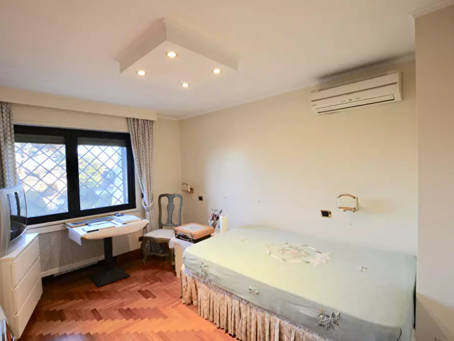 Immagine 28 di Villa in vendita  in Via Gaetano Koch a Roma