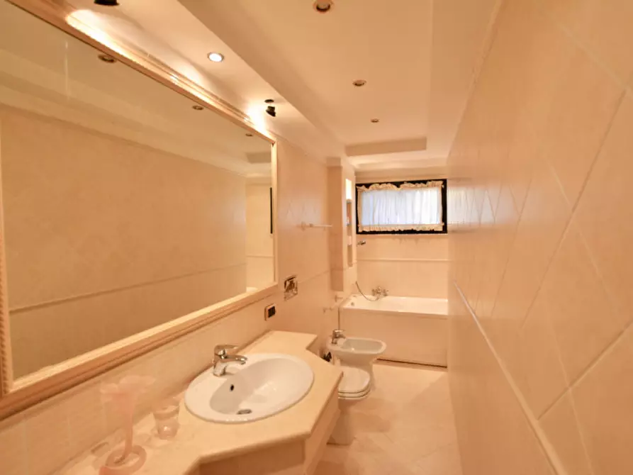 Immagine 29 di Villa in vendita  in Via Gaetano Koch a Roma