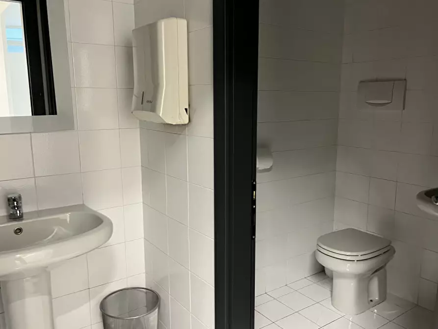 Immagine 12 di Ufficio in affitto  in Viale dell'industria a Vicenza