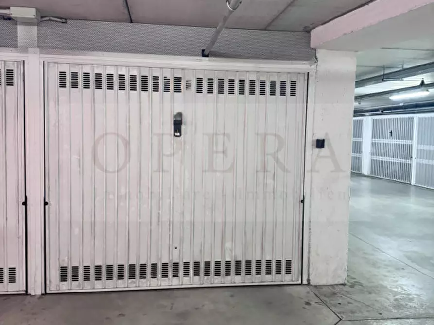 Immagine 1 di Garage in vendita  in Via Novacella - Neustifterweg a Bolzano